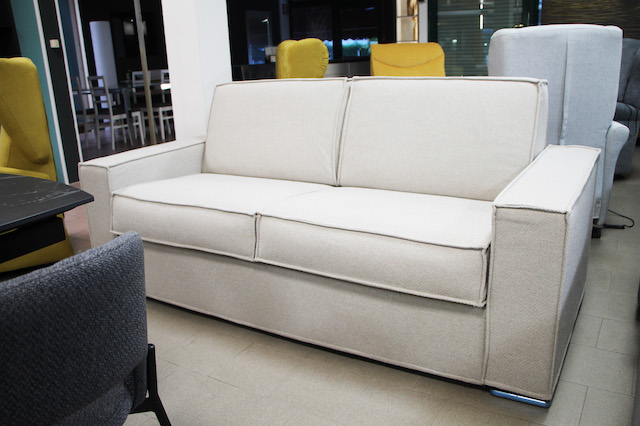divani-mobilstock00002