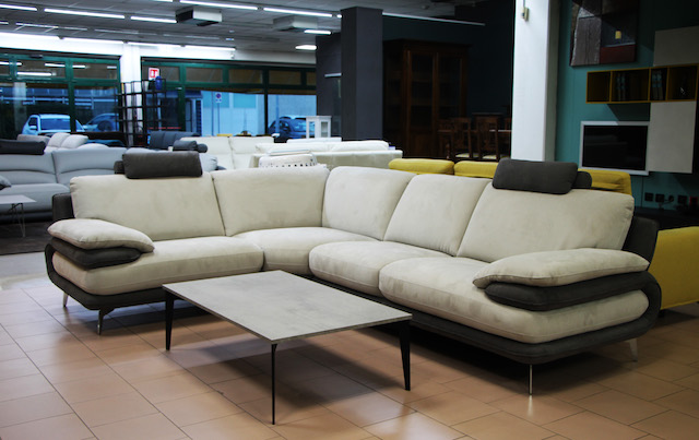 divani-mobilstock00003