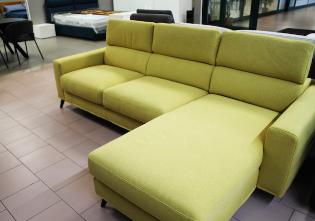 divani-mobilstock00006