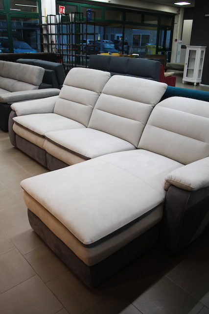 divani-mobilstock00011